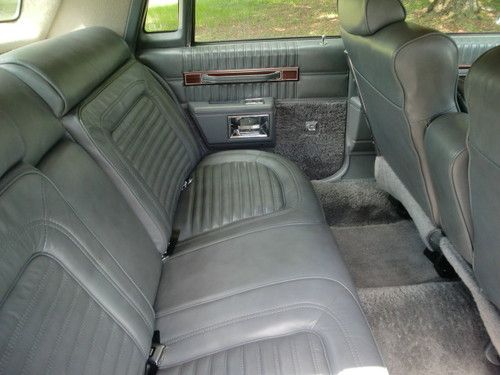 1988 Chevrolet Caprice Classic Brougham LS  4-Door Gray Leather, image 10