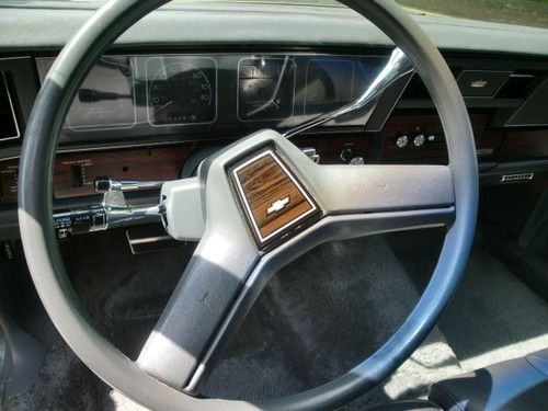 1988 Chevrolet Caprice Classic Brougham LS  4-Door Gray Leather, image 16