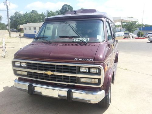 Handicap accessible chevrolet g20 chevy van w/ wheelchair powerlift low miles