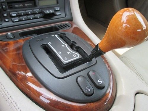 1997 Jaguar XK8 Base Convertible 2-Door 4.0L, image 8