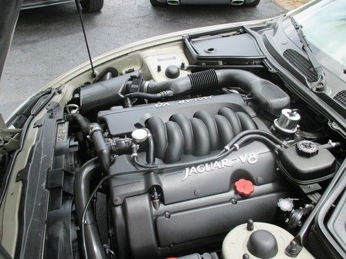 1997 Jaguar XK8 Base Convertible 2-Door 4.0L, image 9