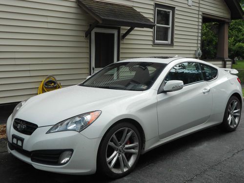 2010 hyundai genesis coupe 3.8 track coupe 2-door 3.8l