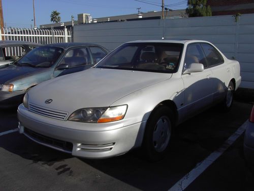 1996 lexus es300 sedan 3.0l v6. coach edition. very low reserve. bid and win!!