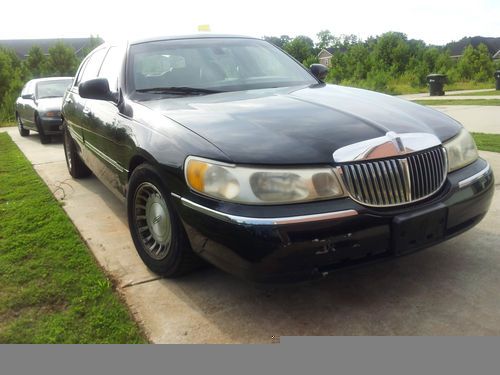 2003 lincoln town car executive l sedan 4-door 4.6l