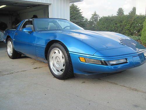 1992 chevrolet corvette base hatchback 2-door 5.7l