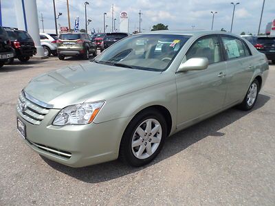 2007 toyota avalon xl with only 40k one owner miles moonroof