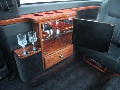 2003 Lincoln Executive 6 Passenger Limousine ONLY 22,588  MILES, image 2