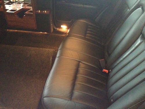 2003 Lincoln Executive 6 Passenger Limousine ONLY 22,588  MILES, image 3