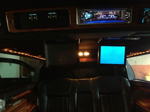 2003 Lincoln Executive 6 Passenger Limousine ONLY 22,588  MILES, image 9