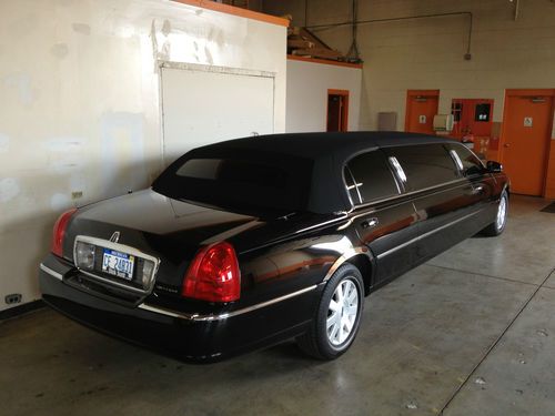 2003 Lincoln Executive 6 Passenger Limousine ONLY 22,588  MILES, image 10