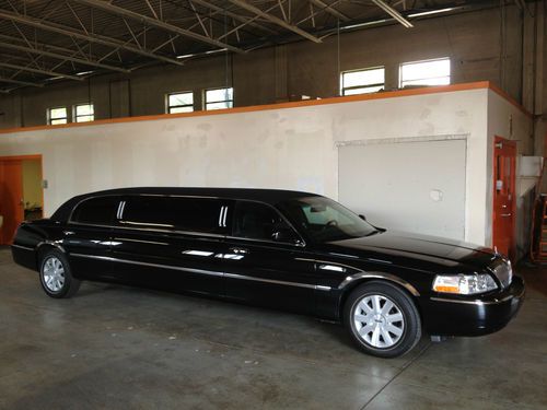 2003 Lincoln Executive 6 Passenger Limousine ONLY 22,588  MILES, image 13