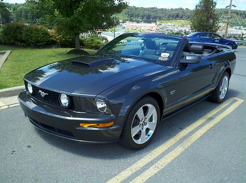 2007 ford mustang gt premium convertible 2-door 4.6l - very low miles