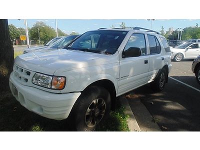 Awd ls 6 cyl good tires white good interior great affordable suv second vehicle
