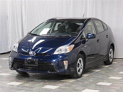 2012 toyota prius hybrid 30k warranty cd radio runs great