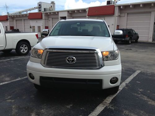 2010 toyota tundra limited extended crew cab pickup 4-door 5.7l
