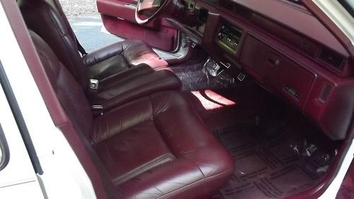 1992 Cadillac DeVille Base Sedan 4-Door 4.9L, image 24