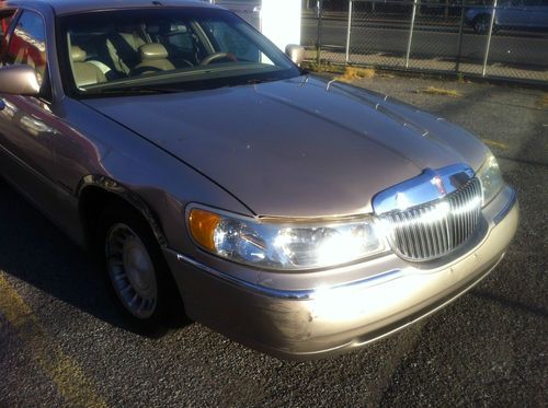 2001 Lincoln Town Car Executive Series, image 5