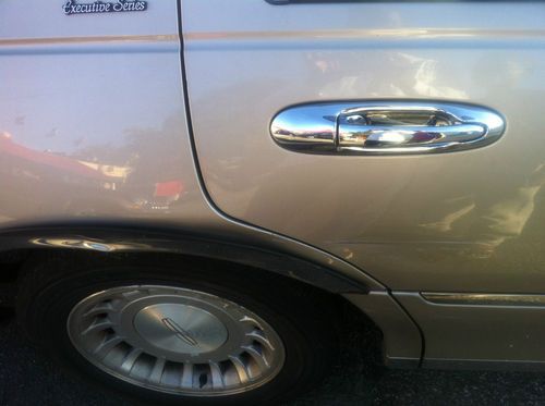 2001 Lincoln Town Car Executive Series, image 7