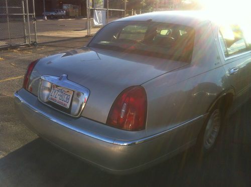2001 Lincoln Town Car Executive Series, image 8