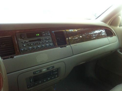 2001 Lincoln Town Car Executive Series, image 9