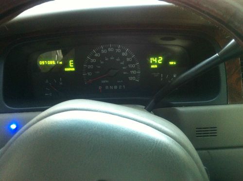 2001 Lincoln Town Car Executive Series, image 10