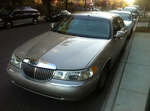 2001 Lincoln Town Car Executive Series, image 11