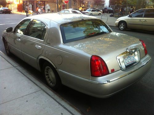 2001 Lincoln Town Car Executive Series, image 12