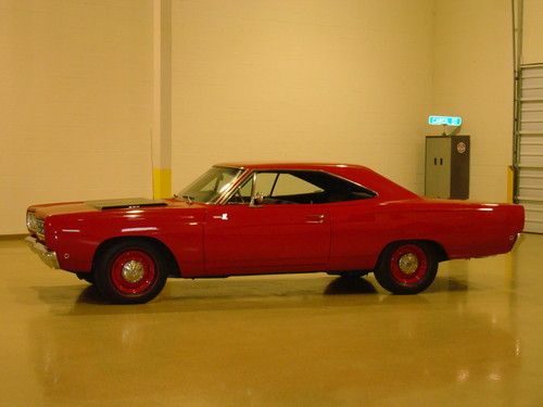 1968 plymouth road runner, 383 v8, 4 speed, documented show winner!