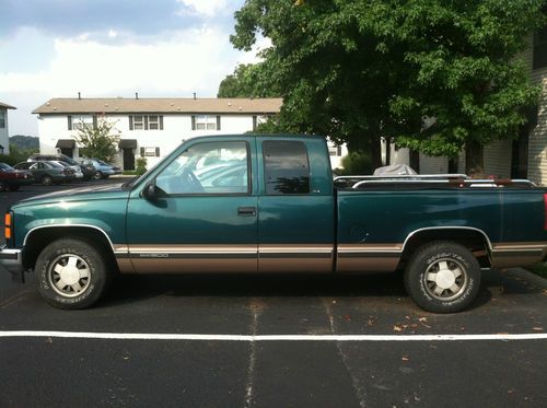 Pickup truck 3 door extended cab 2 wheel drive 5.7 liter vorteq v-8