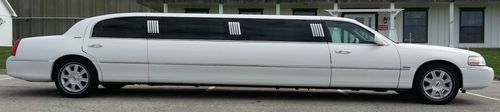 2006 lincoln town car limo built by royale