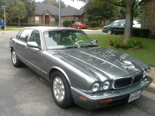 2002 jaguar xj8 base sedan 4-door 4.0l