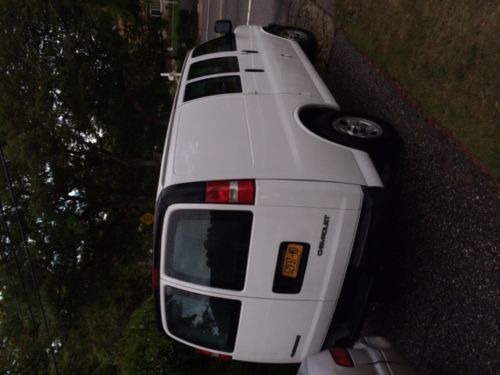 2004 chevrolet express 1500 base standard cargo van 3-door 4.3l