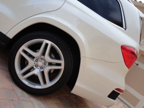 2013 MERCEDES BENZ GL550 AMG 4MATIC -ONLY 4,000 MILES! -MINT-LOADED MSRP $93,680, US $86,000.00, image 11