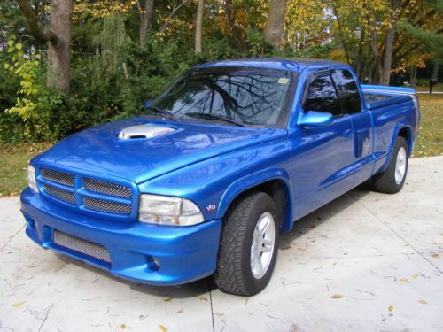 Decked out dodge dakota r/t 2 dr club cab