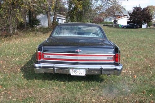 Lincoln Town Car Low milage, body clean, Presidential Model, Black, image 3