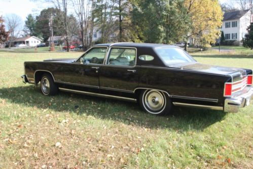 Lincoln Town Car Low milage, body clean, Presidential Model, Black, image 4