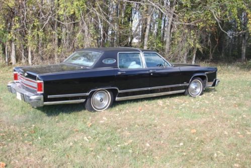 Lincoln Town Car Low milage, body clean, Presidential Model, Black, image 9