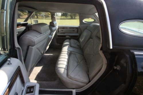 Lincoln Town Car Low milage, body clean, Presidential Model, Black, image 12