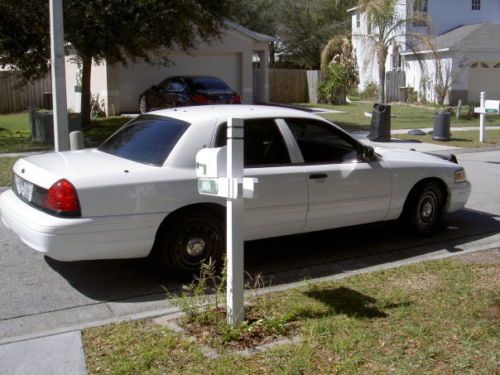 2003 Ford Crown Victoria Police Interceptor Sedan 4-Door 4.6L, image 3