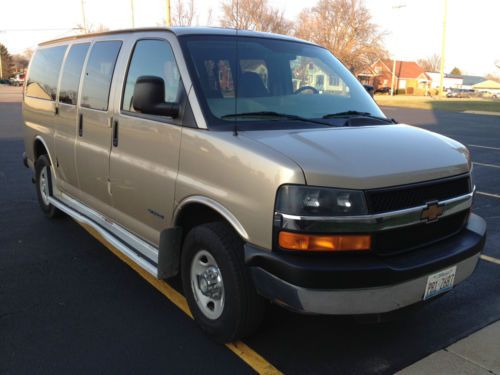 Gold 2006 12 passenger chevrolet express g3 van