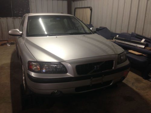 2002 volvo s60 base sedan 4-door 2.4l