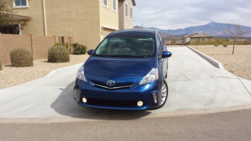 2012 prius v dynamic radar cruise ,self park,panoramic roof,rims,gps,led