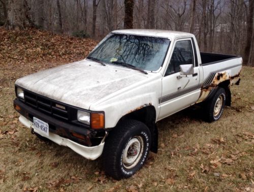 Sell Used 1986 Toyota 4x4 Pickup Truck 22r Motor Manual Transmission In