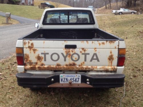 1986 TOYOTA 4x4 Pickup Truck 22R Motor Manual Transmission, image 3