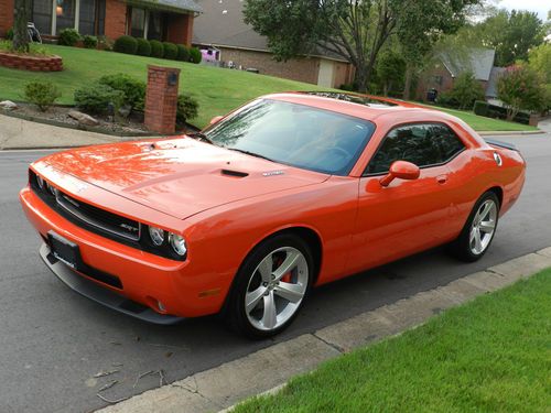 2009 dodge challenger srt8 coupe 2-door 6.1l