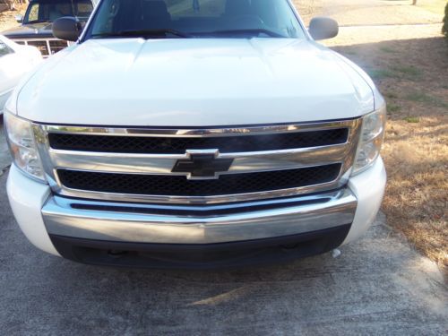 2008 white 4 door chevy z71 4x4