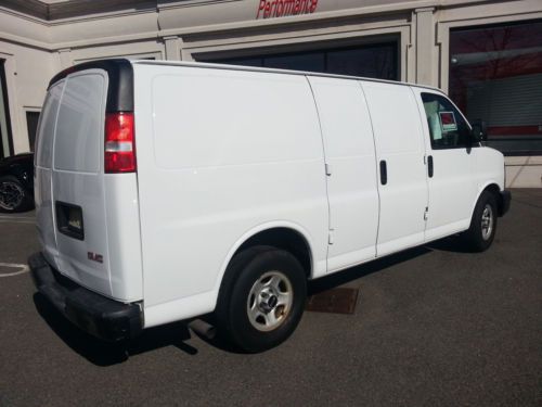 2006 gmc savana 1500 base standard cargo van 3-door 5.3l