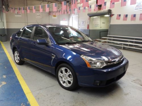 2008 Ford Focus SES Sedan 4-Door 2.0L, image 2
