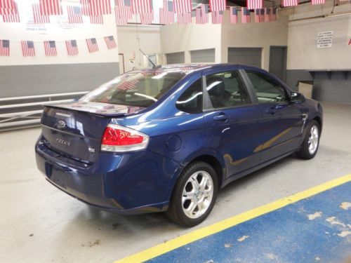 2008 Ford Focus SES Sedan 4-Door 2.0L, image 3