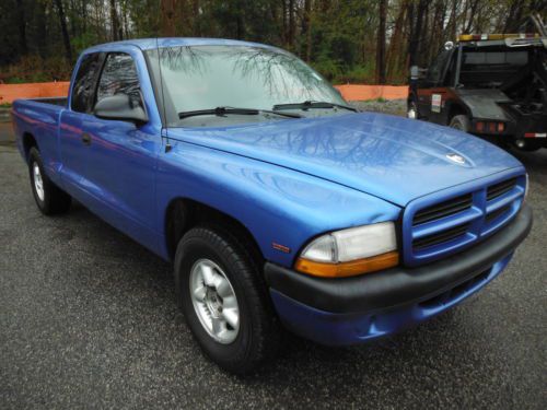 1999 dodge dakota 5speed extra cab 2.5 liter 4cylinder with coldairconditioning